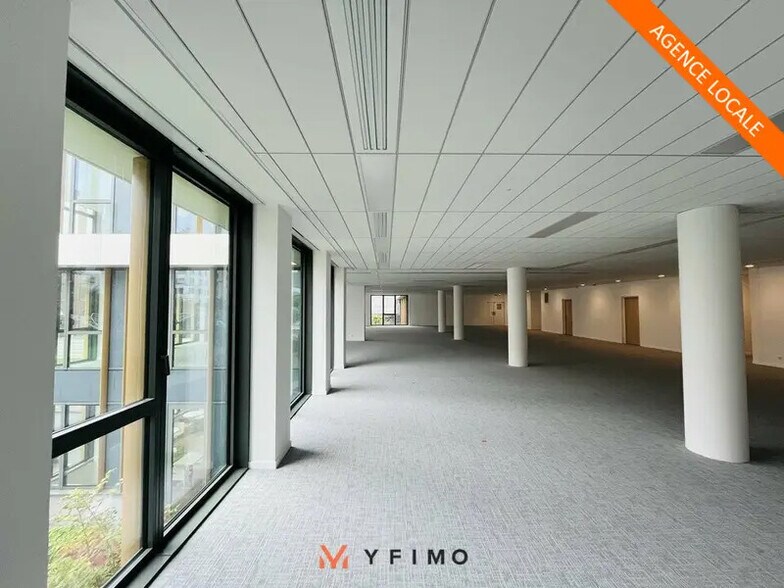 Office in Montigny-le-Bretonneux for lease - Building Photo - Image 2 of 11