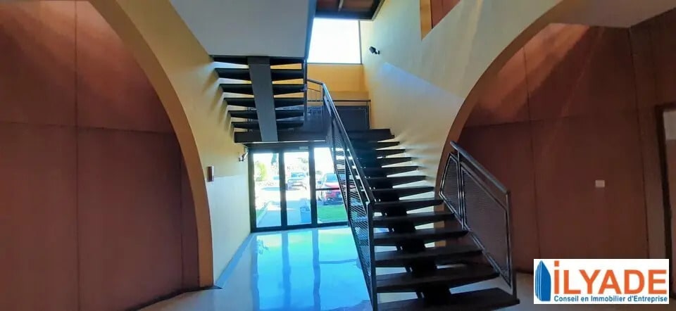 Immeuble Calypso, Aix-en-Provence for lease - Interior Photo - Image 2 of 3