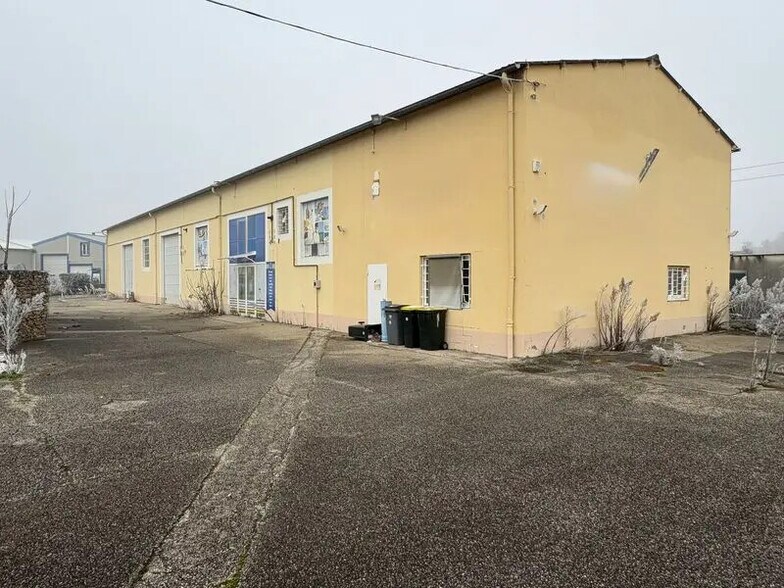 Bureau dans Meyzieu à louer - Photo du bâtiment - Image 2 de 11