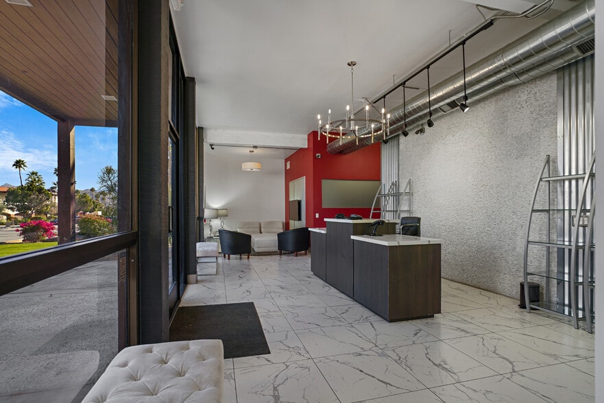 750 E Tahquitz Canyon Way, Palm Springs, CA for lease - Interior Photo - Image 2 of 9