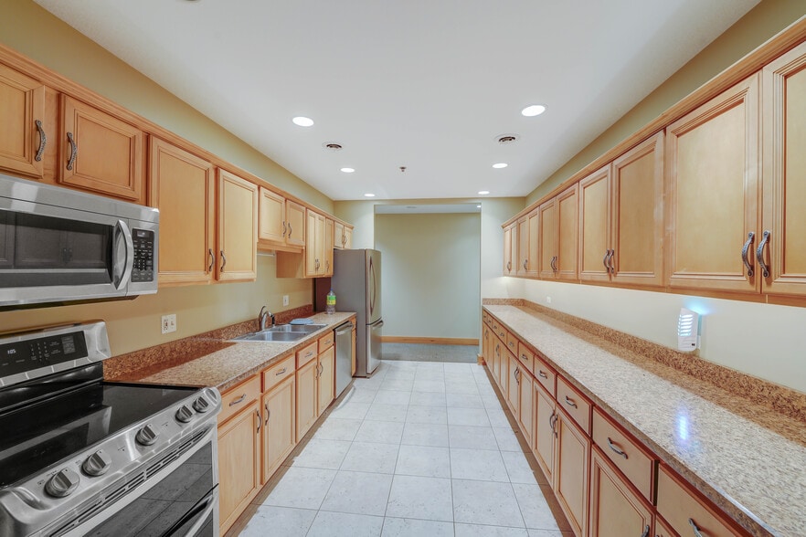 10410-10426 163rd Pl, Orland Park, IL for sale - Interior Photo - Image 3 of 32