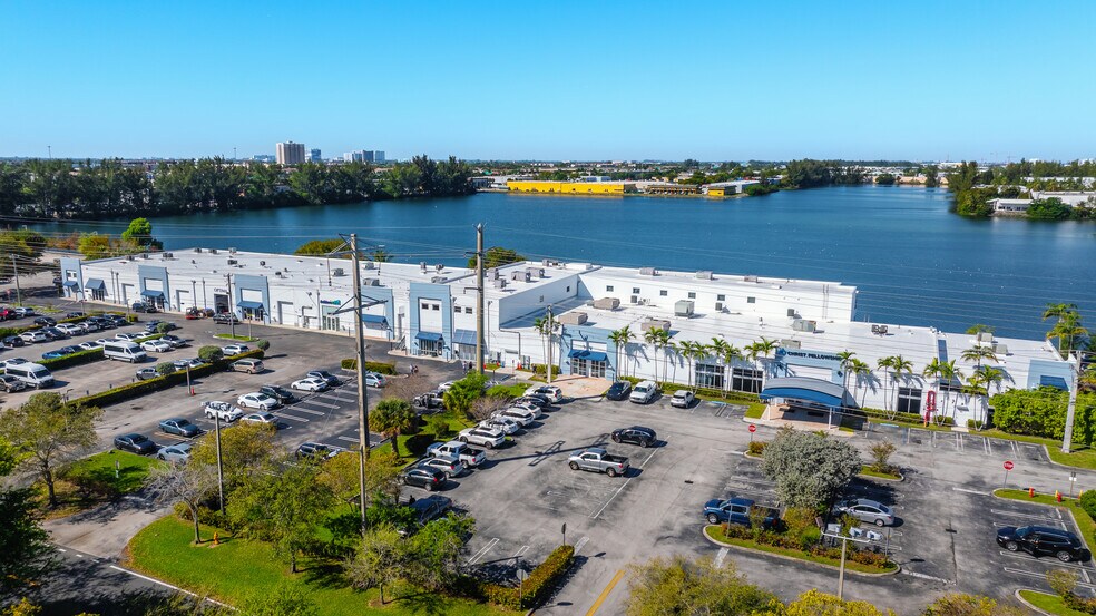 9000 NW 15th St, Doral, FL à vendre - Photo du bâtiment - Image 2 de 29