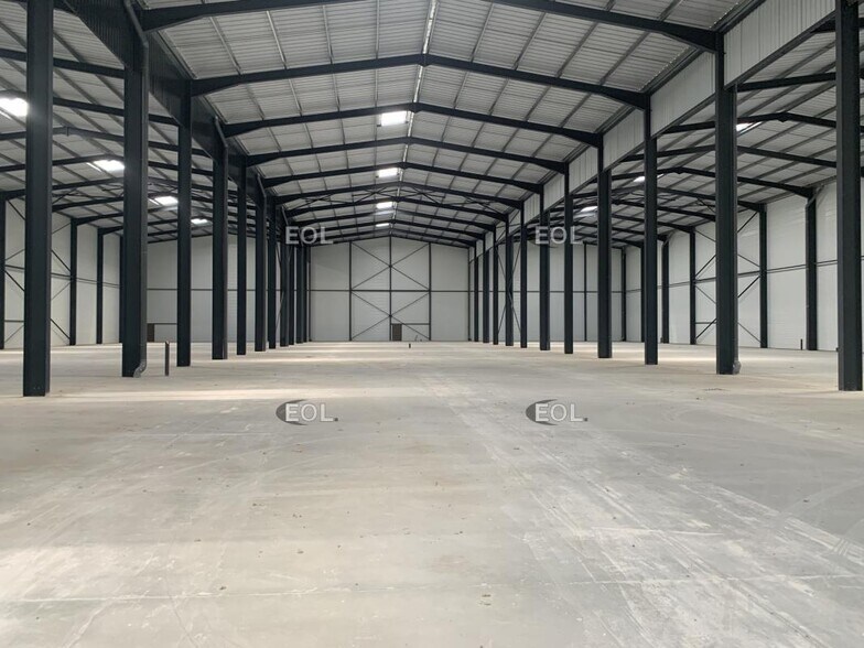 Industrial in Tarascon for lease - Building Photo - Image 3 of 5