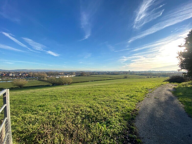 Mythe Rd, Tewkesbury à louer - Photo du bâtiment - Image 3 de 6