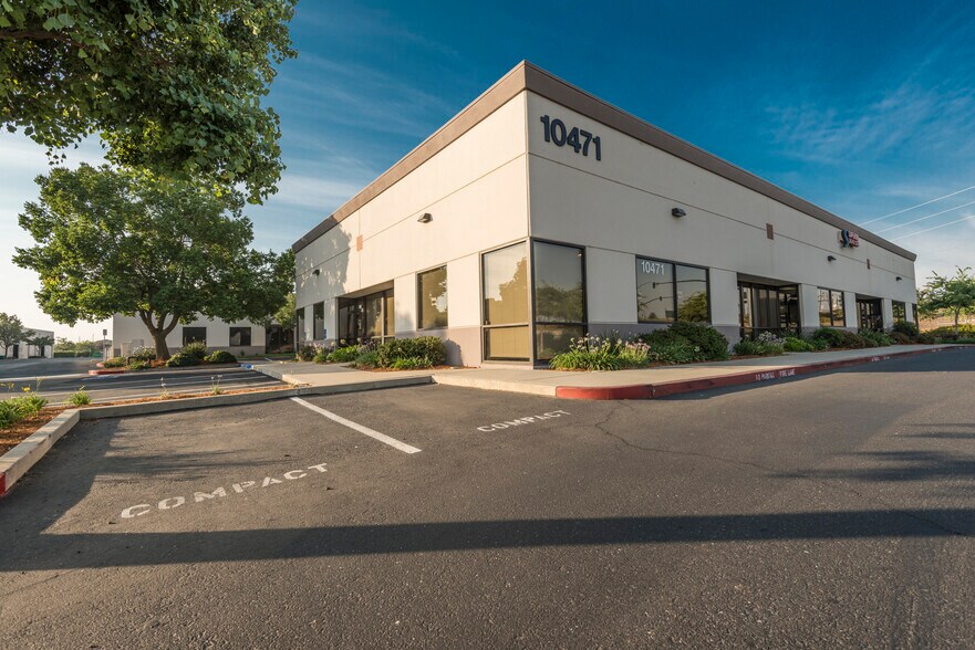 10481 Grant Line Rd, Elk Grove, CA à louer - Photo du bâtiment - Image 3 de 8