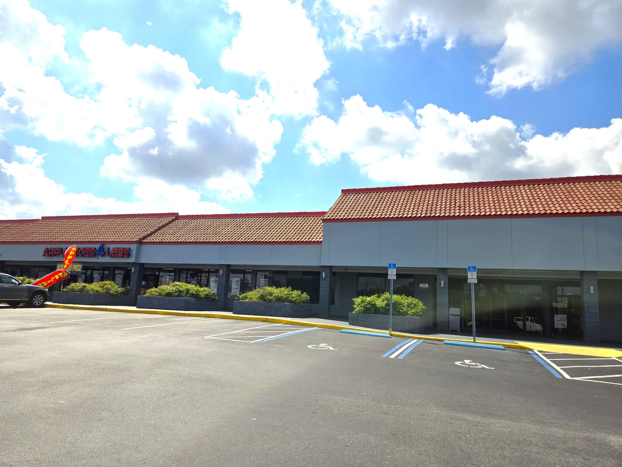 200 W Ardice Ave, Eustis, FL for lease Building Photo- Image 1 of 4