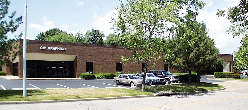 12061 Dorsett Rd, Maryland Heights, MO for lease - Building Photo - Image 2 of 10