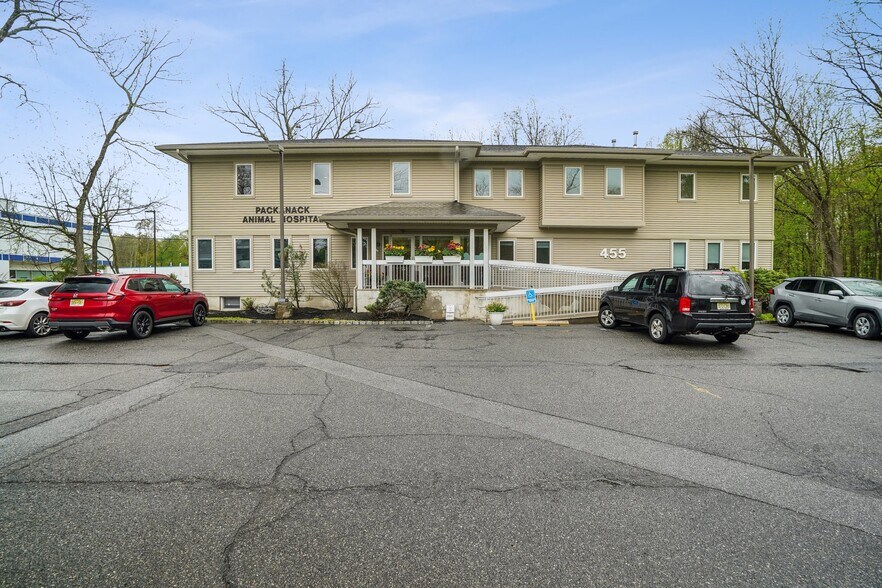 455 Newark Pompton Tpke, Wayne, NJ à vendre - Photo du bâtiment - Image 3 de 42