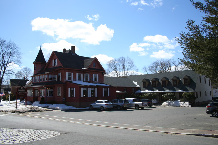 42 W Main St, Stafford Springs, CT à vendre - Photo du bâtiment - Image 1 de 1