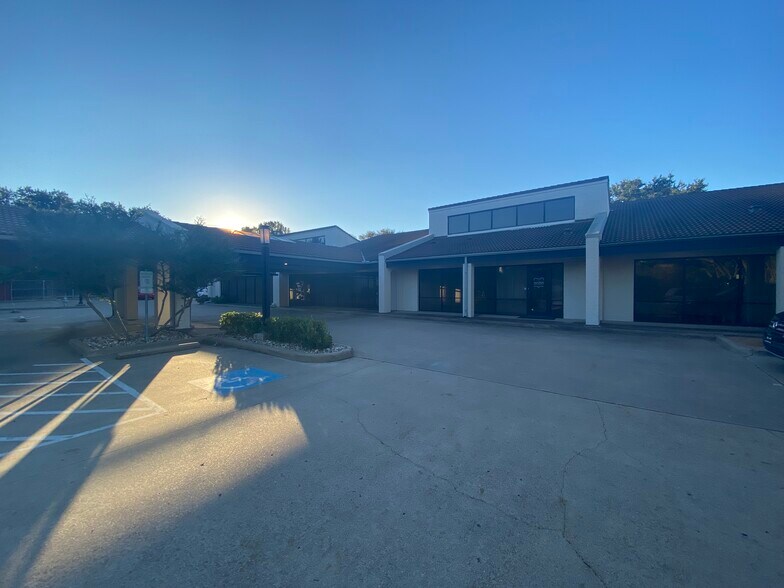 4325-4365 S Hulen St, Fort Worth, TX à louer - Photo du bâtiment - Image 2 de 5
