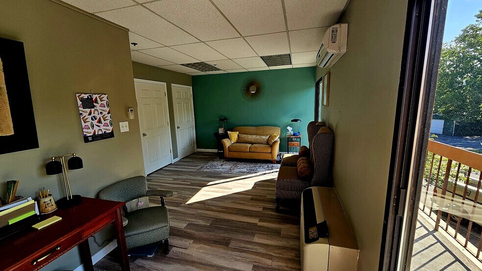 450 Maple Ave E, Vienna, VA à louer - Photo intérieure - Image 3 de 31