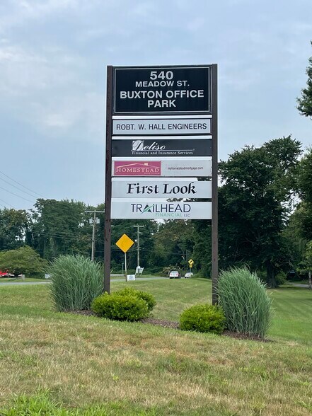 540 Meadow Street Ext, Agawam, MA à louer - Photo du bâtiment - Image 2 de 3