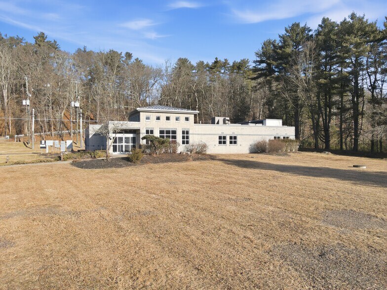113 Pocono Dr, Milford, PA à vendre - Photo du bâtiment - Image 2 de 77
