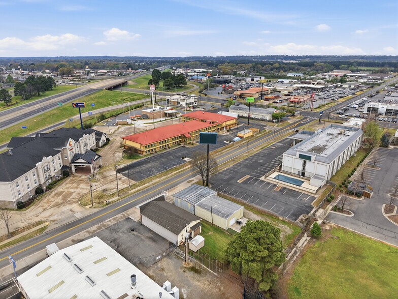 708 Museum Rd, Conway, AR à louer - Photo du bâtiment - Image 3 de 13