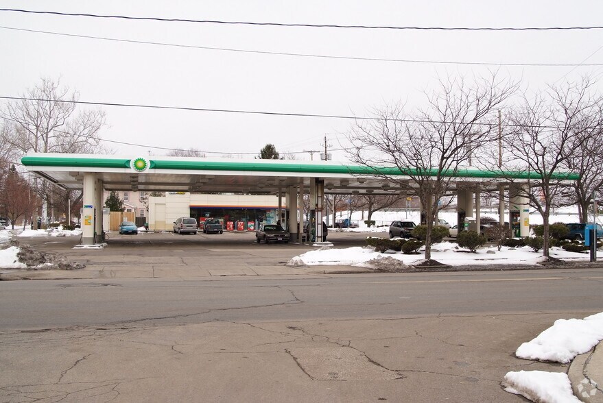 1035 E 185th St, Cleveland, OH à vendre - Photo du bâtiment - Image 2 de 2