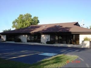 1222 Shooting Park Rd, Peru, IL for lease - Primary Photo - Image 1 of 1