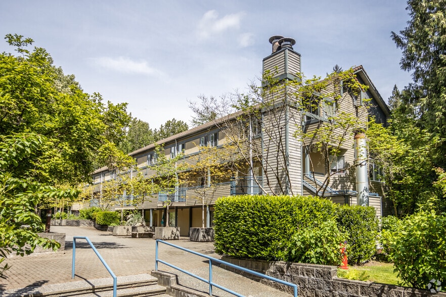 2978 Walton Av, Coquitlam, BC à vendre - Photo du bâtiment - Image 1 de 3