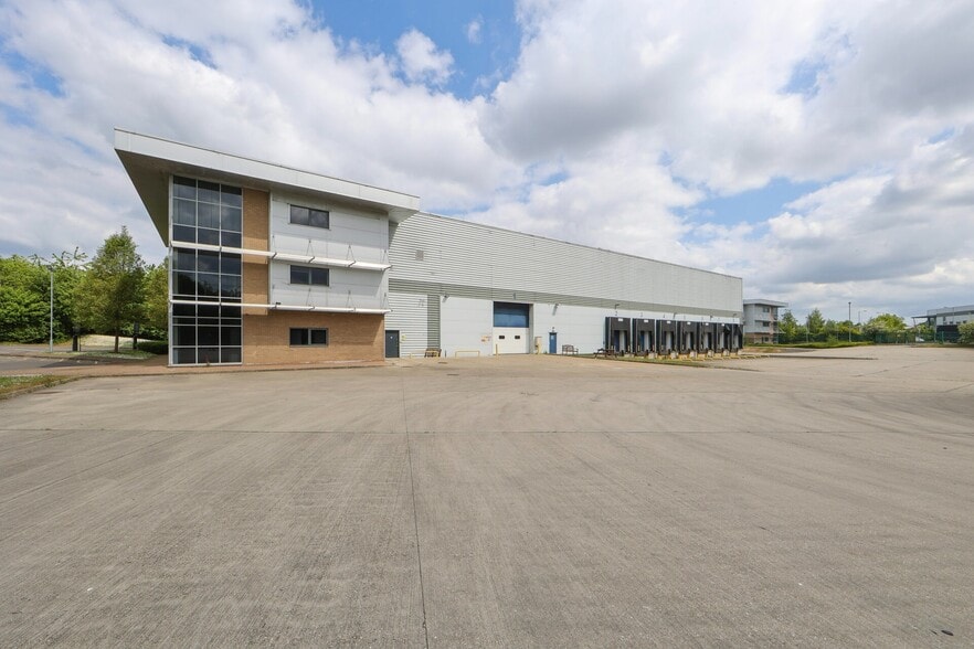 Unit 10A & 10B, 700 Avenue West, Skyline 120, Braintree for lease - Building Photo - Image 2 of 6