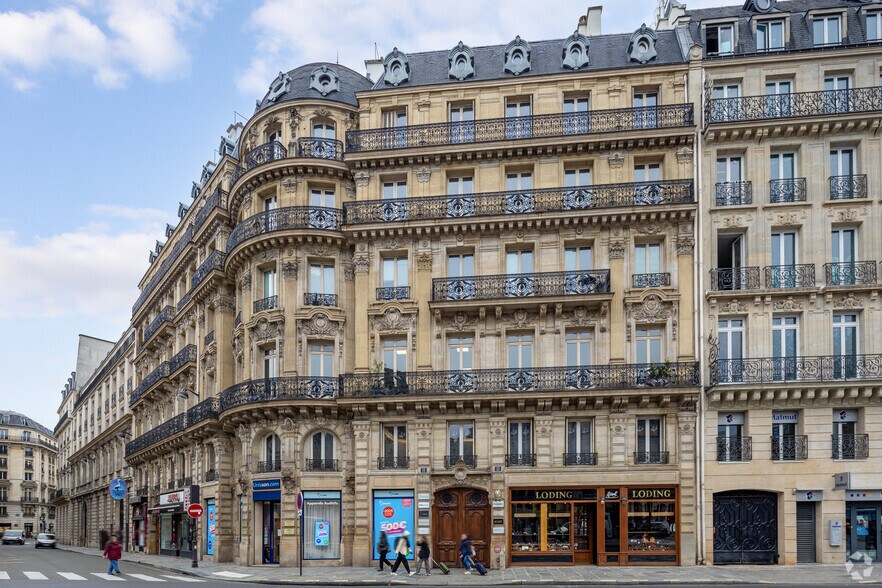 61 Rue De L'Arcade, Paris à louer - Photo du bâtiment - Image 3 de 18