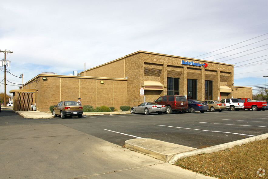 111 Rayburn Dr, San Antonio, TX à louer - Photo du bâtiment - Image 3 de 5