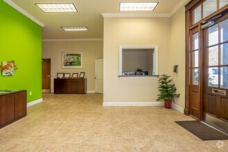 2798 O'Neal Ln, Baton Rouge, LA for lease Interior Photo- Image 1 of 19