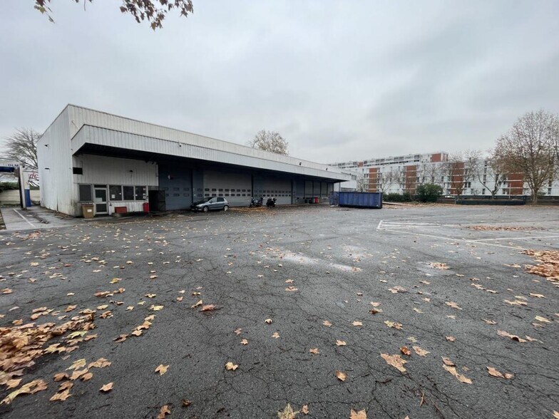 Industriel dans Villeneuve-la-Garenne à louer - Photo du bâtiment - Image 1 de 30
