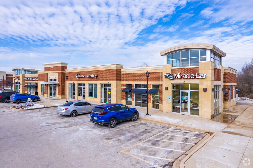 15040-15200 W Greenfield Ave, Brookfield, WI for lease - Building Photo - Image 1 of 5