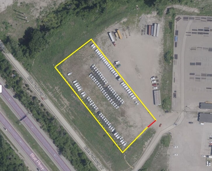 8100 Blue Parkway Dr, Kansas City, MO for lease - Building Photo - Image 2 of 3