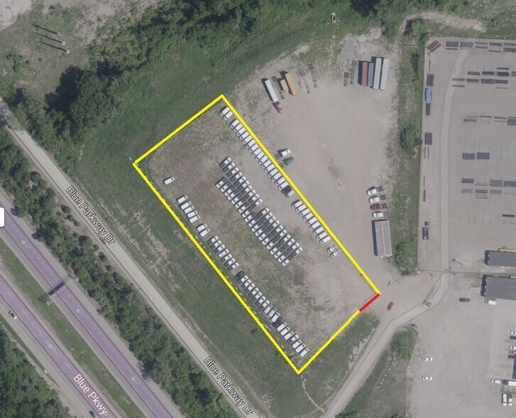 8100 Blue Parkway Dr, Kansas City, MO à louer - Photo du bâtiment - Image 2 de 3