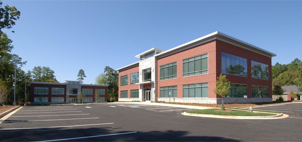 5448 Spalding Dr, Norcross, GA à louer - Photo du bâtiment - Image 3 de 14