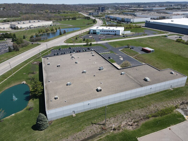 8655 Rite Track Way, West Chester, OH à vendre - Photo du bâtiment - Image 2 de 9