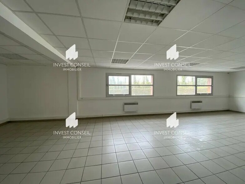 Flex in Chambly for lease - Interior Photo - Image 3 of 7