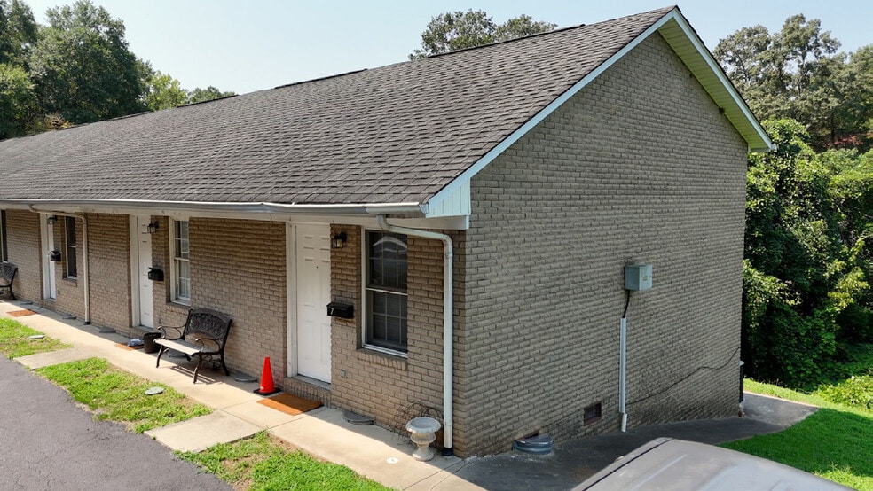 151 N Main St, Mount Holly, NC for sale - Primary Photo - Image 1 of 9