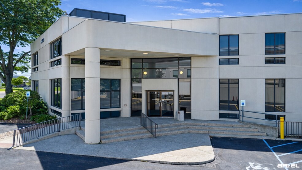 29355 Northwestern Hwy, Southfield, MI à louer - Photo du bâtiment - Image 3 de 4