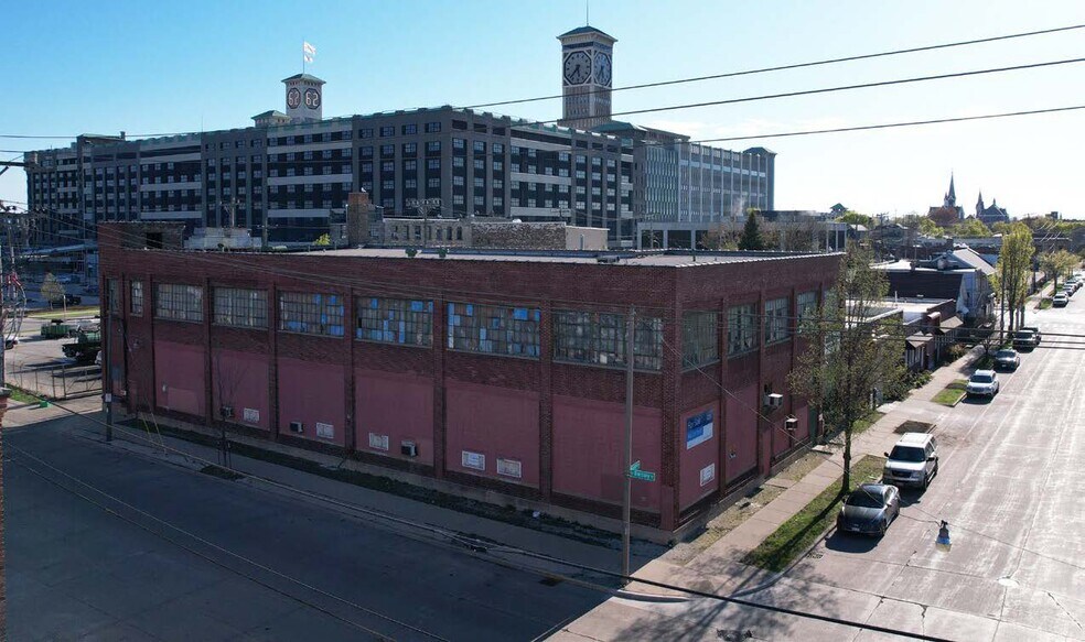 135 E Washington St, Milwaukee, WI à vendre - Photo du bâtiment - Image 1 de 1