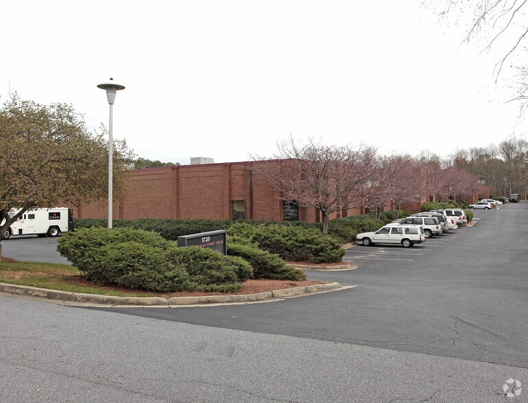 1720 Cumberland Point Dr SE, Marietta, GA à louer - Photo du bâtiment - Image 3 de 5