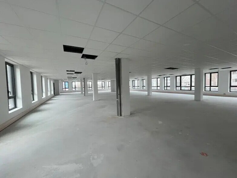 50 Boulevard Ambroise Croizat, Vénissieux à vendre - Photo du bâtiment - Image 3 de 14