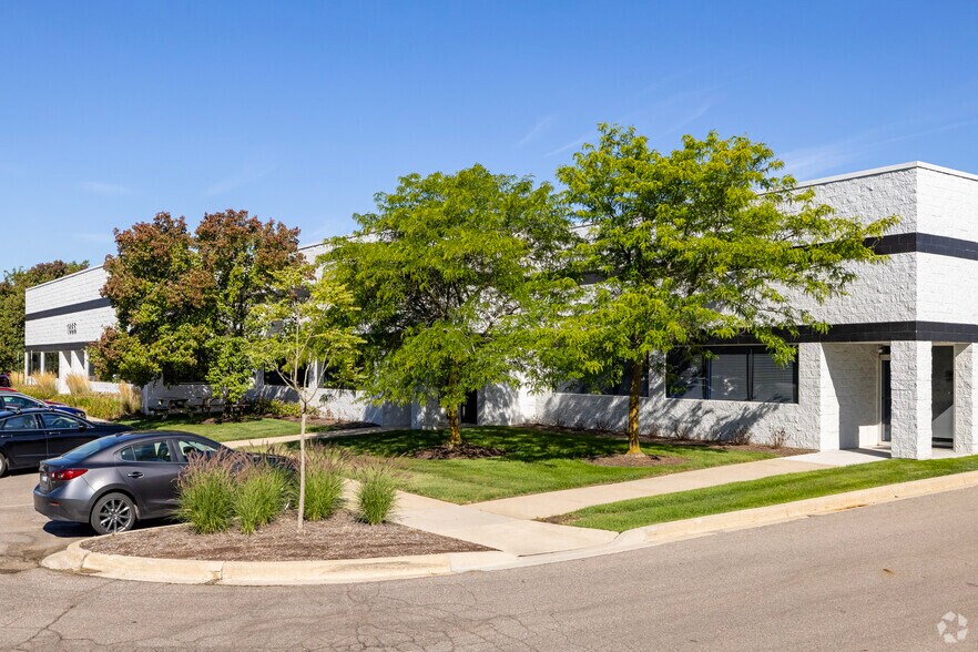 1143 Highland Dr, Ann Arbor, MI for lease - Primary Photo - Image 1 of 6