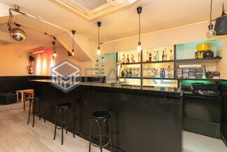 Plus de détails pour Multi-résidentiel à vendre