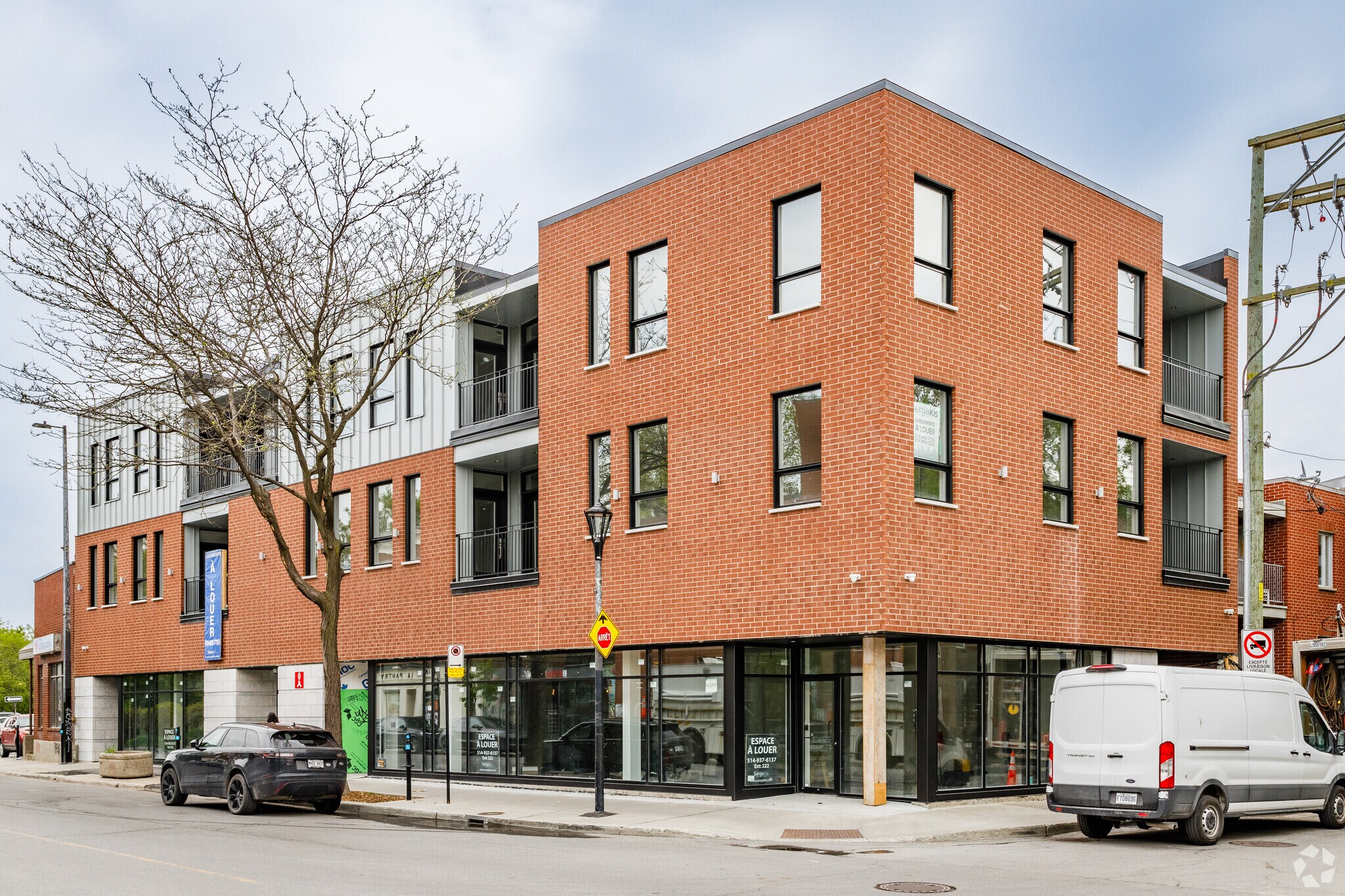 4220 Rue Notre-Dame O, Montréal, QC à louer Photo principale- Image 1 de 4