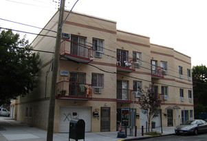 8733 Justice Ave, Flushing NY - Services immobiliers commerciaux