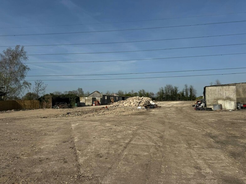 North Lee Ln, Aylesbury for sale - Primary Photo - Image 1 of 10