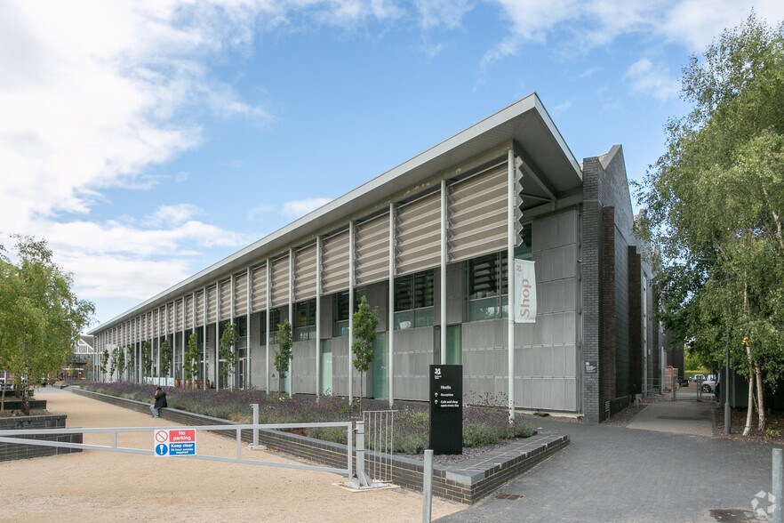 Kemble Dr, Swindon à vendre - Photo du bâtiment - Image 2 de 3