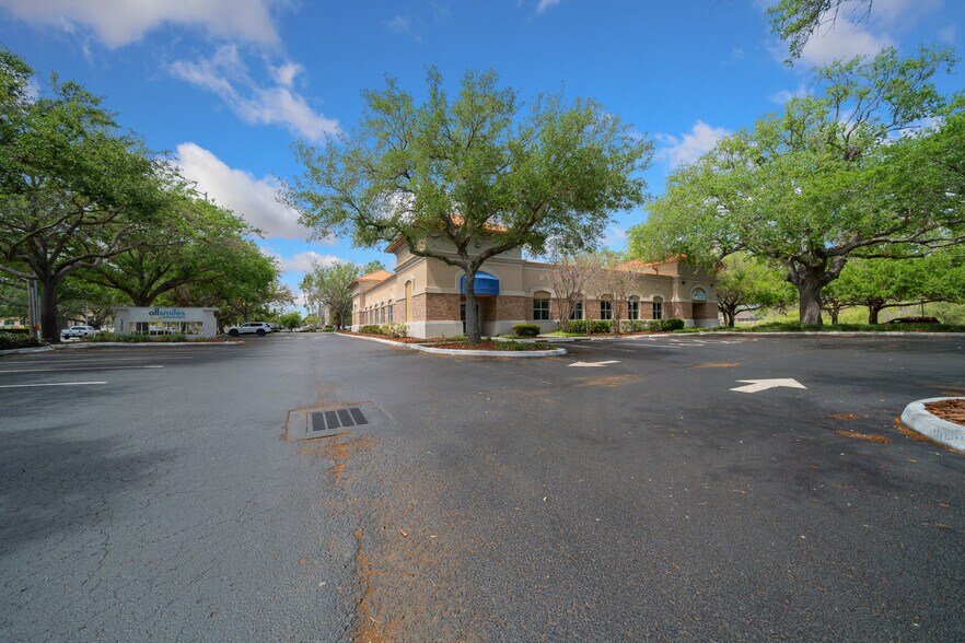 5885 Central Ave, Saint Petersburg, FL à louer - Photo du bâtiment - Image 3 de 13