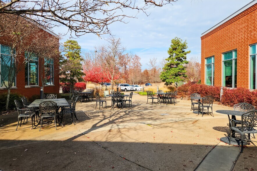 50 Pennwood Pl, Warrendale, PA à louer - Photo du bâtiment - Image 2 de 15