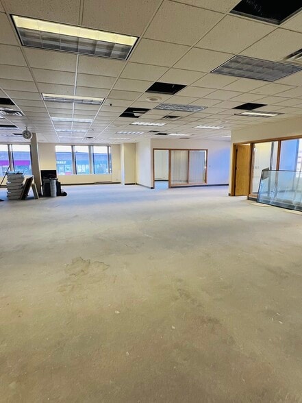1860 Wooddale Dr, Woodbury, MN for lease - Building Photo - Image 2 of 13
