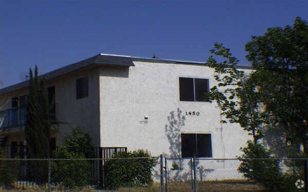 1450 Virginia Ave, Ontario, CA à vendre - Photo du bâtiment - Image 2 de 5