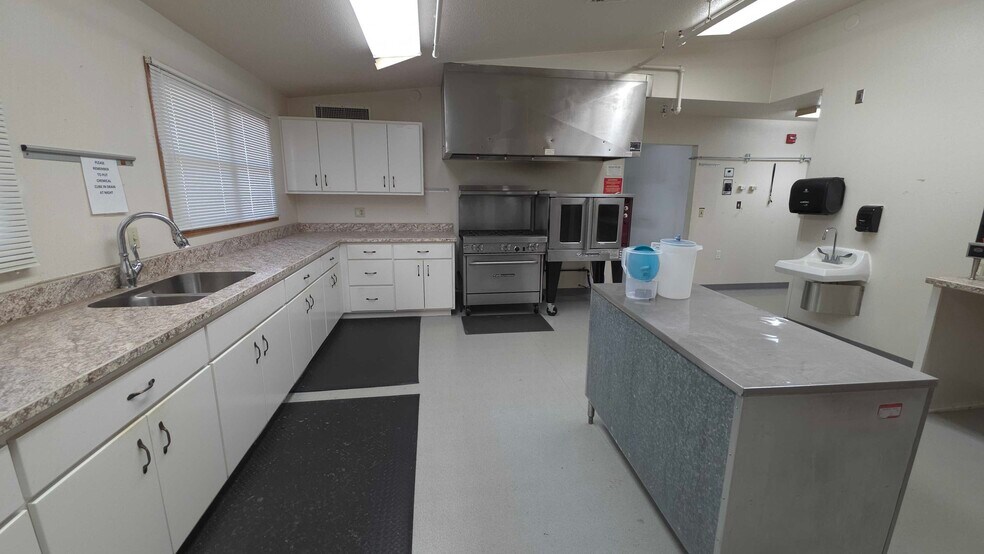 311 4th St E, Napoleon, ND à vendre - Photo du bâtiment - Image 3 de 12