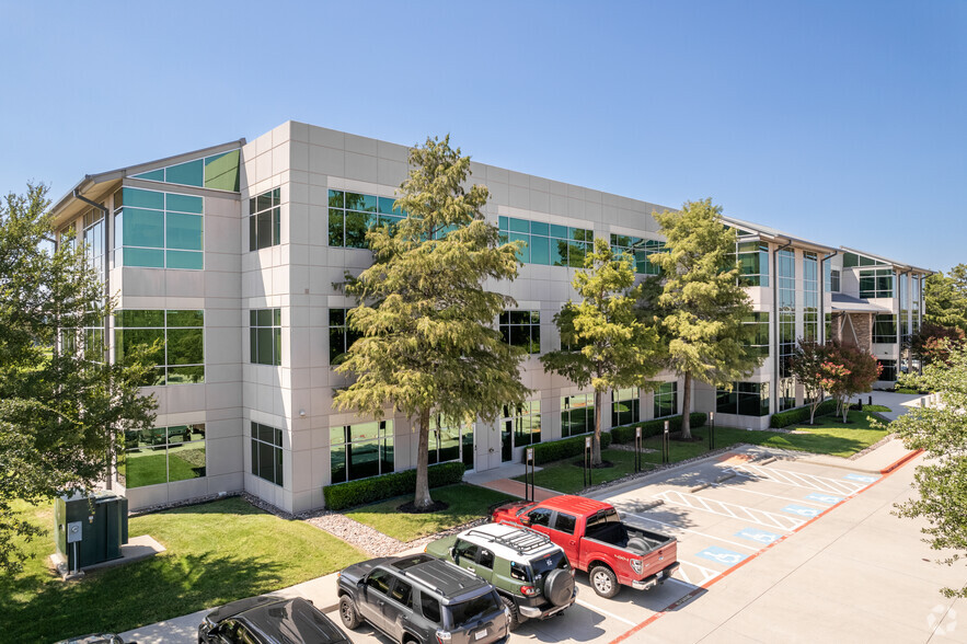 2850 Lake Vista Dr, Lewisville, TX for lease - Building Photo - Image 1 of 21