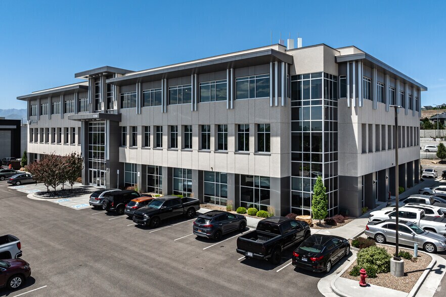 11240 S River Heights Dr, South Jordan, UT à louer - Photo du bâtiment - Image 3 de 19